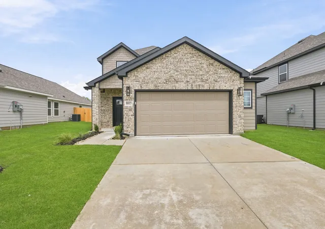 Photo 1 of Sale Pending at 8013 Charlestown Ln, Fort Worth, TX 76140 | MLS# 21363015 | Listing updated on 2026-08-25