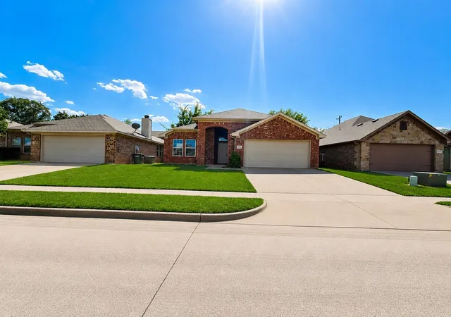 Photo 1 of Single family home for sale at 4204 Sapphire Ln, Granbury, TX 76049 | MLS# 21359770 | Listing updated on 2026-09-19