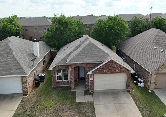 Photo 3 of Single family home for sale at 4204 Sapphire Ln, Granbury, TX 76049 | MLS# 21359770 | Listing updated on 2026-09-19