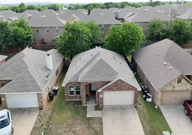 Photo 4 of Single family home for sale at 4204 Sapphire Ln, Granbury, TX 76049 | MLS# 21359770 | Listing updated on 2026-09-19