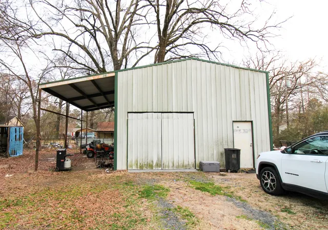Photo 3 of Single family home for sale at 204 Roosevelt, Hooks, TX 75561 | MLS# 21361680 | Listing updated on 2026-08-31