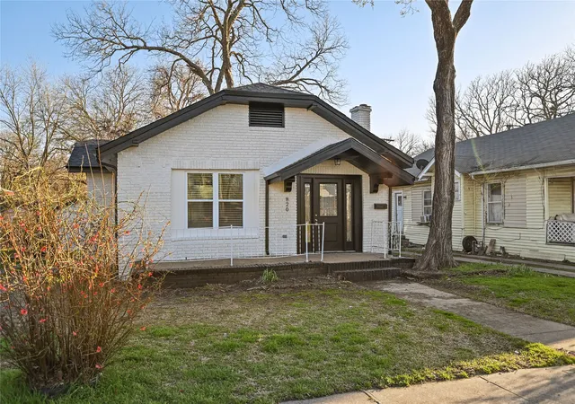 Photo 1 of Single family home for sale at 820 W College St, Sherman, TX 75092 | MLS# 21363033 | Listing updated on 2026-08-26