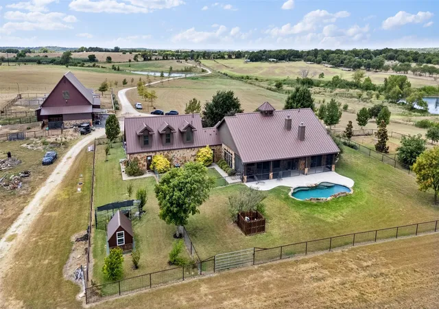 Photo 2 of House for sale at 894 Blue Cut Rd N, Mc Gregor, TX 76657 | MLS# 21362712 | Listing updated on 2026-08-20