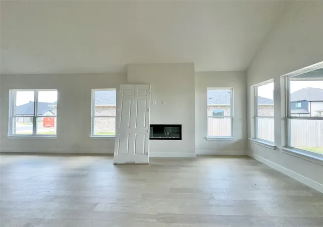 Photo 4 of Single family home for sale at 2112 Bankside Ln, Lorena, TX 76655 | MLS# 21362257 | Listing updated on 2026-10-07