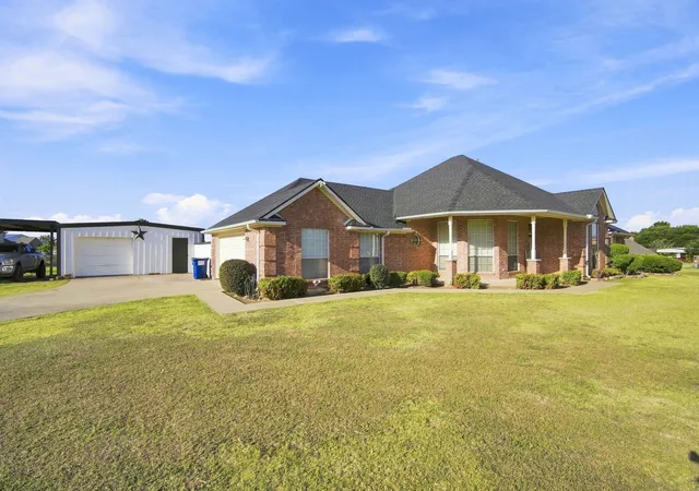 Photo 3 of Single family home for sale at 10625 Richard Cir, Forney, TX 75126 | MLS# 21362013 | Listing updated on 2026-10-08