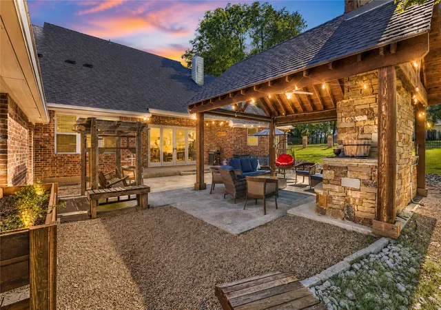 Photo 2 of Single family home for sale at 101 Beacon Ct, Kemp, TX 75143 | MLS# 21362311 | Listing updated on 2026-08-19