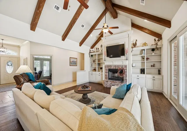 Photo 4 of Single family home for sale at 101 Beacon Ct, Kemp, TX 75143 | MLS# 21362311 | Listing updated on 2026-08-19