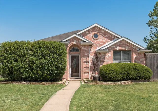 Photo 1 of Single family home for sale at 8806 Oakwood Ln, Frisco, TX 75035 | MLS# 21363070 | Listing updated on 2026-08-19