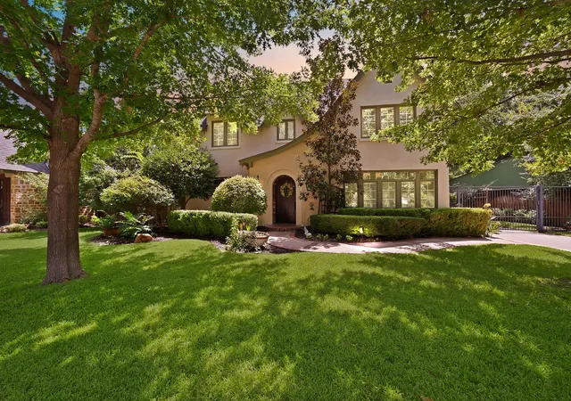 Photo 1 of Sale Pending at 860 N Bailey Ave, Fort Worth, TX 76107 | MLS# 21362536 | Listing updated on 2026-08-29