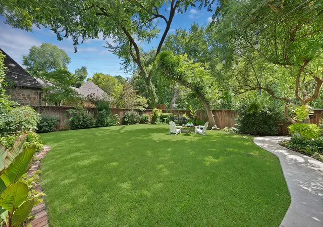 Photo 40 of Sale Pending at 860 N Bailey Ave, Fort Worth, TX 76107 | MLS# 21362536 | Listing updated on 2026-08-29