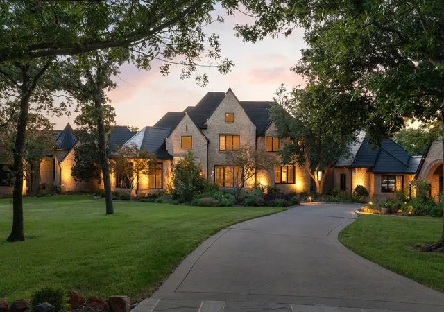 Photo 1 of Mansion for sale at 2005 Bayshore Dr, Flower Mound, TX 75022 | MLS# 21357065 | Listing updated on 2026-08-31
