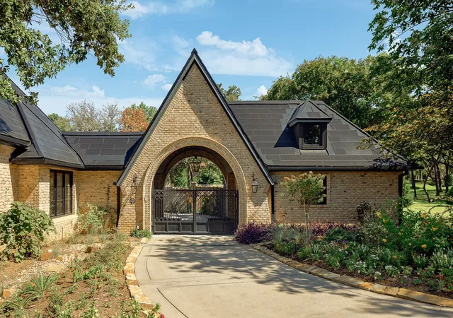 Photo 2 of Mansion for sale at 2005 Bayshore Dr, Flower Mound, TX 75022 | MLS# 21357065 | Listing updated on 2026-08-31