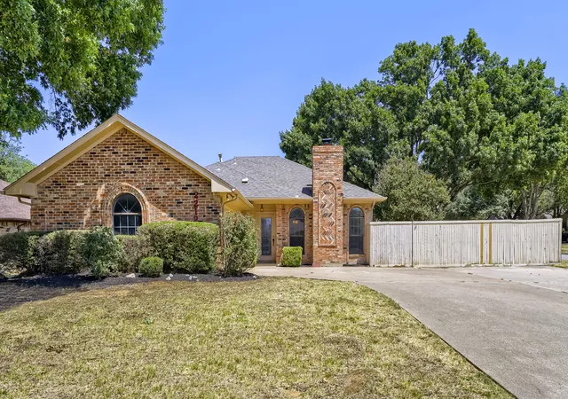 Photo 1 of Single family home for sale at 2212 Oak Bluff Dr, Flower Mound, TX 75028 | MLS# 21359493 | Listing updated on 2026-08-19
