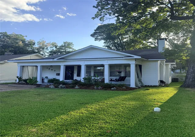 Photo 2 of Single family home for sale at 3862 Fairfield Ave, Shreveport, LA 71106 | MLS# 21361379 | Listing updated on 2026-08-29
