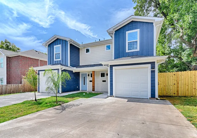 Photo 1 of Single family home for sale at 208 & 212 E Cherry St, Sherman, TX 75090 | MLS# 21362985 | Listing updated on 2026-08-19