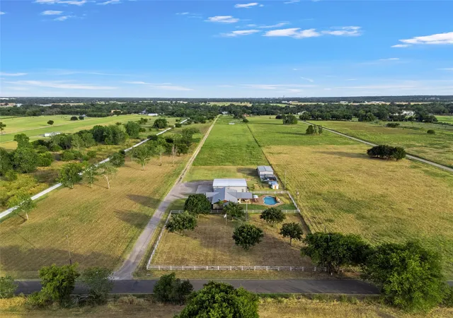Photo 2 of Single family home for sale at 140 Angle Ln, Waco, TX 76705 | MLS# 21362495 | Listing updated on 2026-09-30