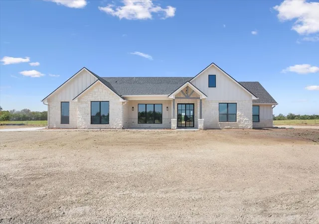 Photo 1 of Single family home for sale at 569 Lacek Mill Rd, China Spring, TX 76633 | MLS# 21362197 | Listing updated on 2026-09-01