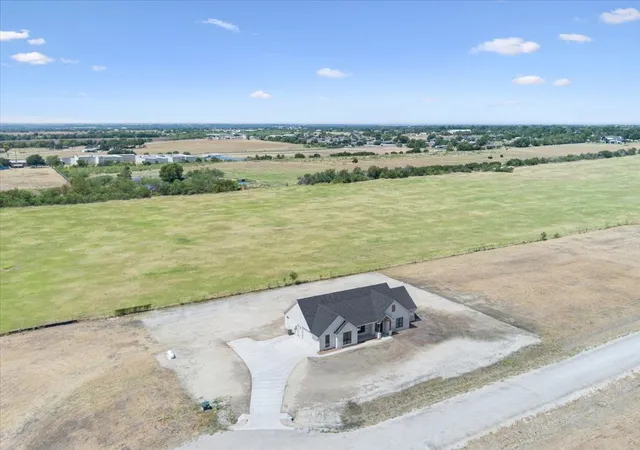 Photo 2 of Single family home for sale at 569 Lacek Mill Rd, China Spring, TX 76633 | MLS# 21362197 | Listing updated on 2026-09-01