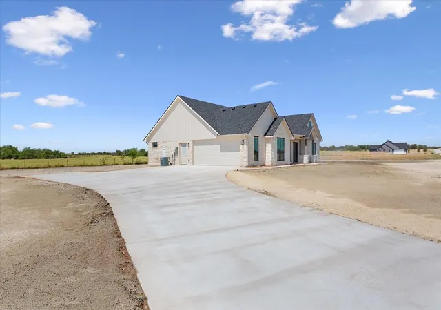 Photo 3 of Single family home for sale at 569 Lacek Mill Rd, China Spring, TX 76633 | MLS# 21362197 | Listing updated on 2026-09-01