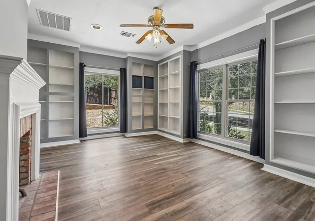 Photo 4 of Single family home for sale at 3108 Wingren Rd, Irving, TX 75062 | MLS# 21359027 | Listing updated on 2026-08-19