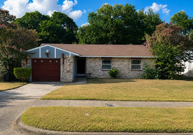 Photo 1 of Single family home for sale at 731 Holliday Ln, Duncanville, TX 75116 | MLS# 21358856 | Listing updated on 2026-08-31