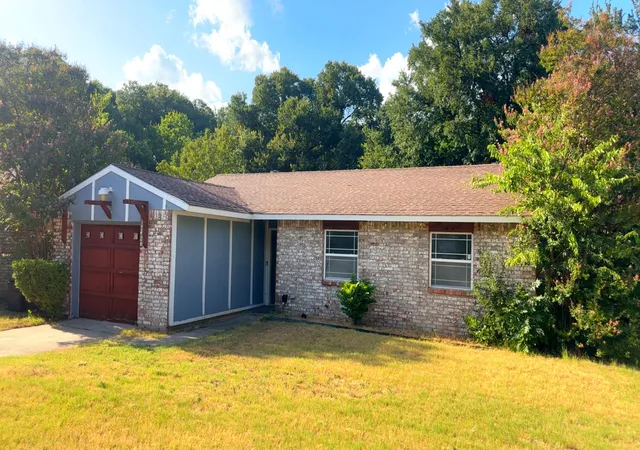 Photo 2 of Single family home for sale at 731 Holliday Ln, Duncanville, TX 75116 | MLS# 21358856 | Listing updated on 2026-08-31
