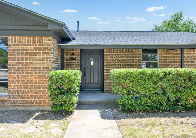 Photo 1 of Single family home for sale at 2201 Se 22nd Ave, Mineral Wells, TX 76067 | MLS# 21362211 | Listing updated on 2026-09-03