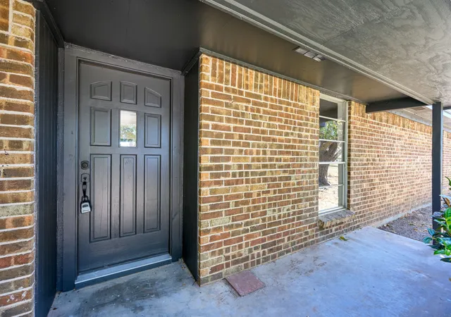 Photo 3 of Single family home for sale at 2201 Se 22nd Ave, Mineral Wells, TX 76067 | MLS# 21362211 | Listing updated on 2026-09-03