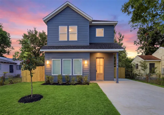 Photo 1 of Single family home for sale at 2906 Swanson St, Dallas, TX 75210 | MLS# 21361752 | Listing updated on 2026-08-29