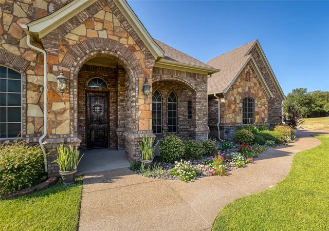 Photo 2 of Single family home for sale at 124 Carnes Ct, Springtown, TX 76082 | MLS# 21360449 | Listing updated on 2026-08-19