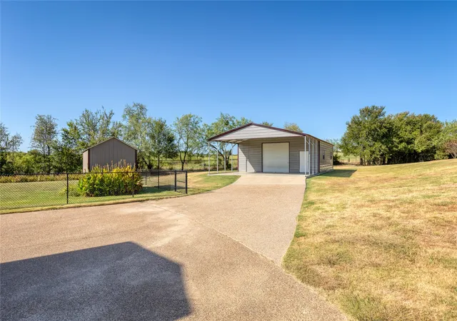 Photo 4 of Single family home for sale at 124 Carnes Ct, Springtown, TX 76082 | MLS# 21360449 | Listing updated on 2026-09-22