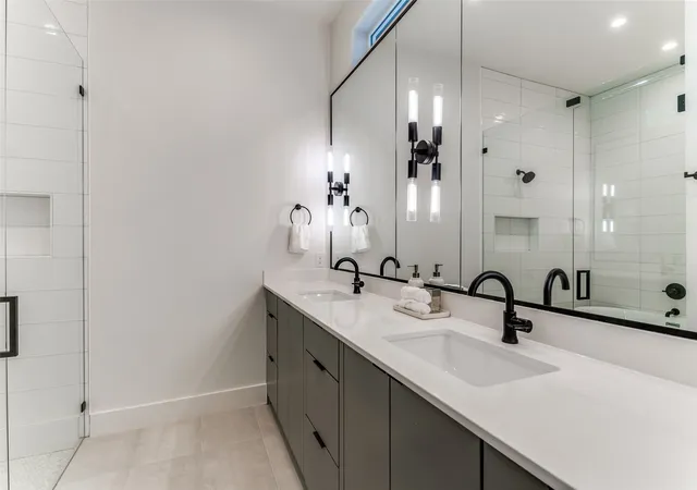 Photo 20 of Single family home for sale at 911 Muncie Ave, Dallas, TX 75212 | MLS# 21363254 | Listing updated on 2026-09-01