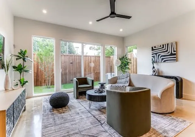 Photo 2 of Single family home for sale at 911 Muncie Ave, Dallas, TX 75212 | MLS# 21363254 | Listing updated on 2026-09-01