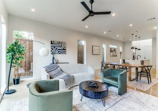 Photo 3 of Single family home for sale at 911 Muncie Ave, Dallas, TX 75212 | MLS# 21363254 | Listing updated on 2026-09-01