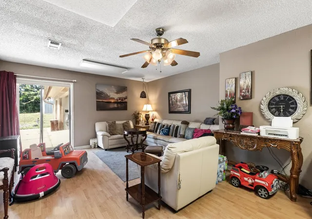Photo 3 of Single family home for sale at 442 High View Dr, Denison, TX 75020 | MLS# 21360091 | Listing updated on 2026-09-28