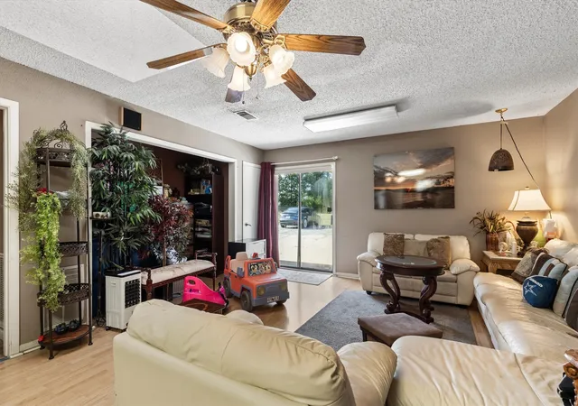Photo 3 of Single family home for sale at 442 High View Dr, Denison, TX 75020 | MLS# 21360091 | Listing updated on 2026-09-28