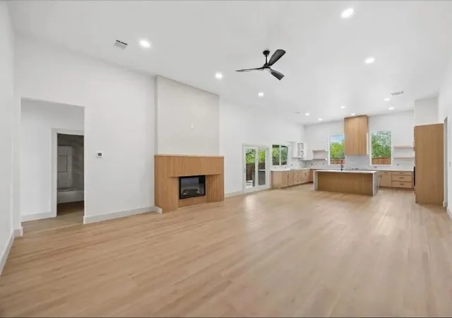 Photo 2 of Single family home for sale at 546 Roberts Run, Sherman, TX 75092 | MLS# 21362321 | Listing updated on 2026-08-22