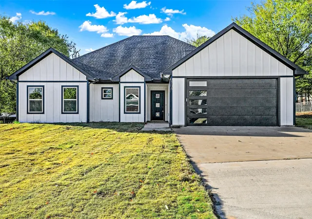 Photo 2 of Single family home for sale at 2708 Flora Ln, Denison, TX 75020 | MLS# 21362628 | Listing updated on 2026-08-20