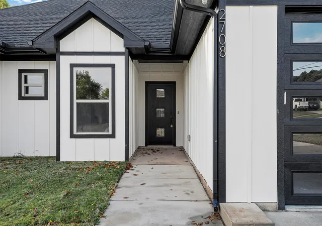 Photo 3 of Single family home for sale at 2708 Flora Ln, Denison, TX 75020 | MLS# 21362628 | Listing updated on 2026-08-20