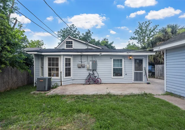Photo 3 of Single family home for sale at 1211 S 17Th St, Temple, TX 76504 | MLS# 21363125 | Listing updated on 2026-08-24
