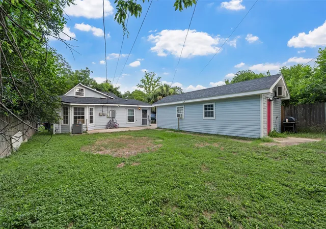 Photo 4 of Single family home for sale at 1211 S 17Th St, Temple, TX 76504 | MLS# 21363125 | Listing updated on 2026-08-24