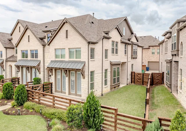 Photo 4 of Townhouse for sale at 436 Somerville Dr, Mc Kinney, TX 75071 | MLS# 21363257 | Listing updated on 2026-10-01