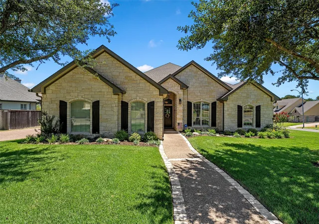 Photo 1 of Sale Pending at 101 Morningview Cir, Waco, TX 76708 | MLS# 21362385 | Listing updated on 2026-08-25