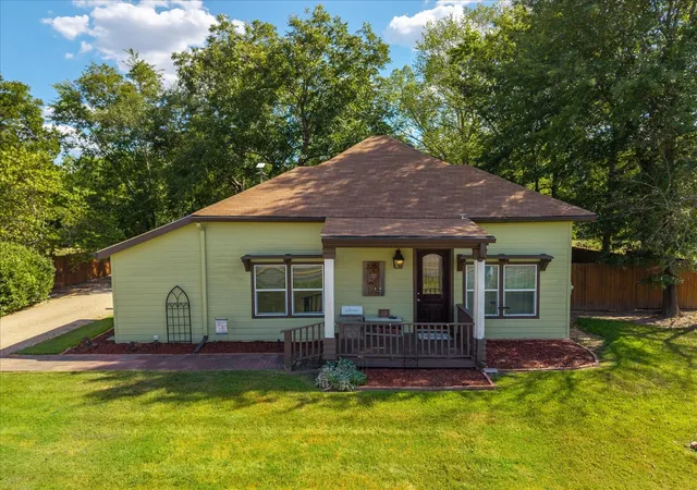 Photo 3 of Single family home for sale at 220 E Holley St, Alba, TX 75410 | MLS# 21363222 | Listing updated on 2026-10-06