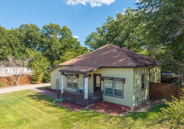 Photo 4 of Single family home for sale at 220 E Holley St, Alba, TX 75410 | MLS# 21363222 | Listing updated on 2026-10-06