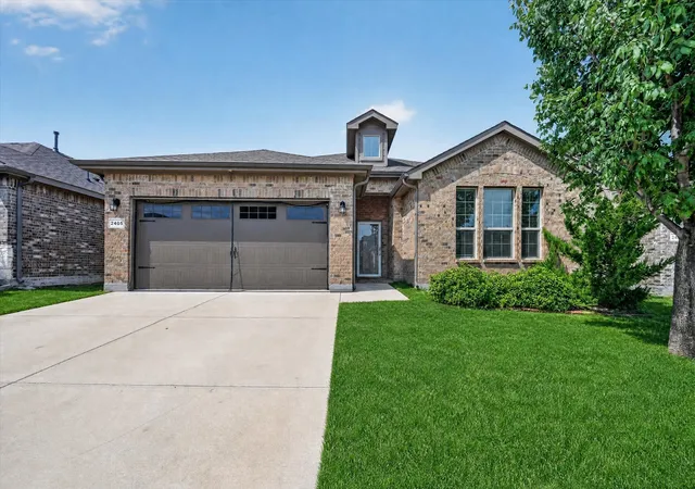 Photo 1 of Single family home for sale at 2405 Pambrooke Ln, Glenn Heights, TX 75154 | MLS# 21363386 | Listing updated on 2026-10-06