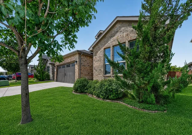Photo 3 of Single family home for sale at 2405 Pambrooke Ln, Glenn Heights, TX 75154 | MLS# 21363386 | Listing updated on 2026-10-06