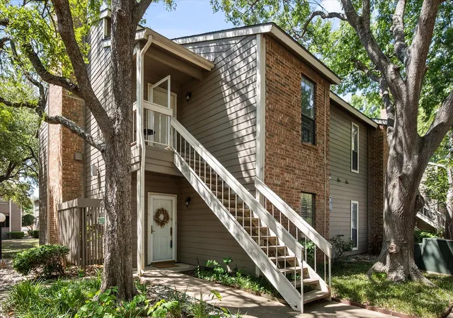 Photo 2 of Sale Pending at 1206 Riverchase Ln #149, Arlington, TX 76011 | MLS# 21363385 | Listing updated on 2026-10-08