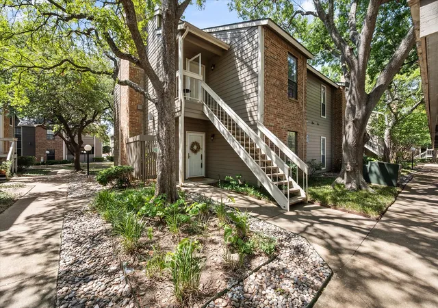 Photo 3 of Sale Pending at 1206 Riverchase Ln #149, Arlington, TX 76011 | MLS# 21363385 | Listing updated on 2026-10-08
