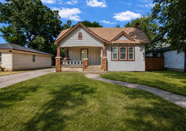 Photo 1 of Single family home for sale at 719 N Barnett Ave, Dallas, TX 75211 | MLS# 21362970 | Listing updated on 2026-08-29